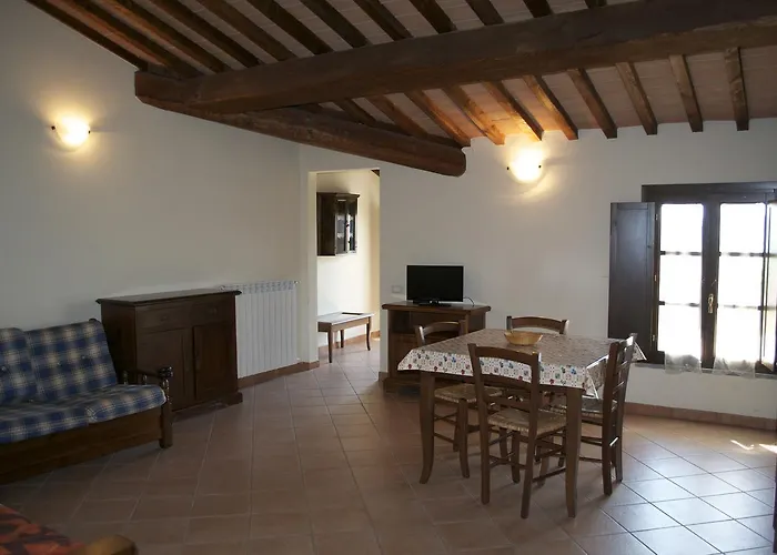 Giuly Rosselmini アパートホテル Pieve di Santa Luce